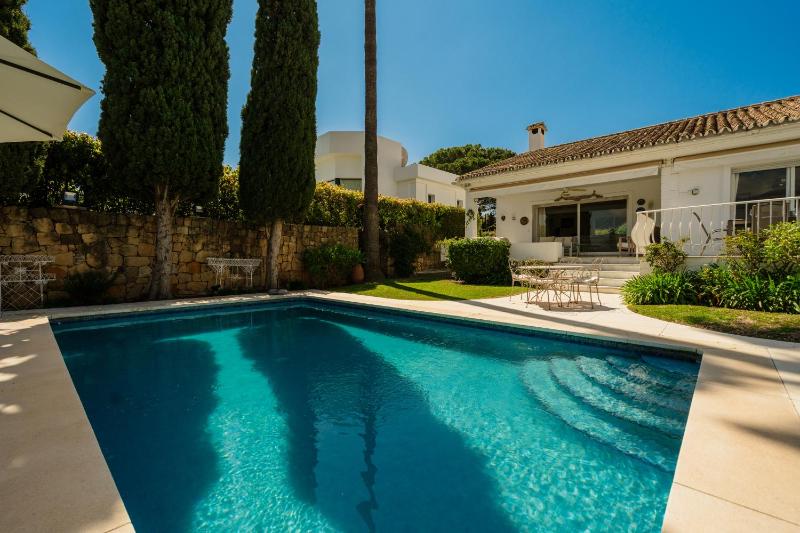 Villa Aviemore - Luxury Villa with Pool in Nueva Andalucia - image 50