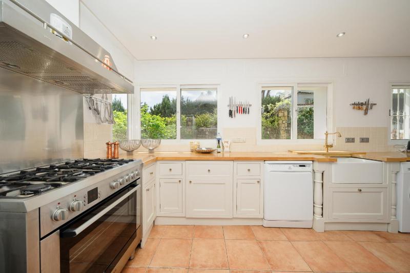 Villa Aviemore - Luxury Villa with Pool in Nueva Andalucia - image 49