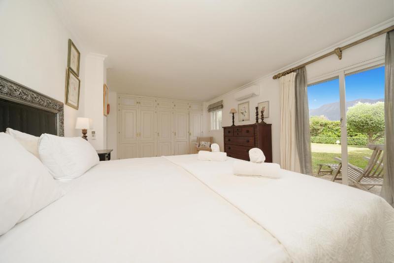 Villa Aviemore - Luxury Villa with Pool in Nueva Andalucia - image 35