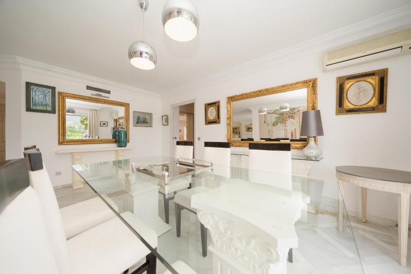 Villa Aviemore - Luxury Villa with Pool in Nueva Andalucia - image 21