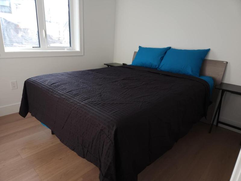 Vancouver Residence Features two bedrooms three bathrooms free street parking and laundry - image 2