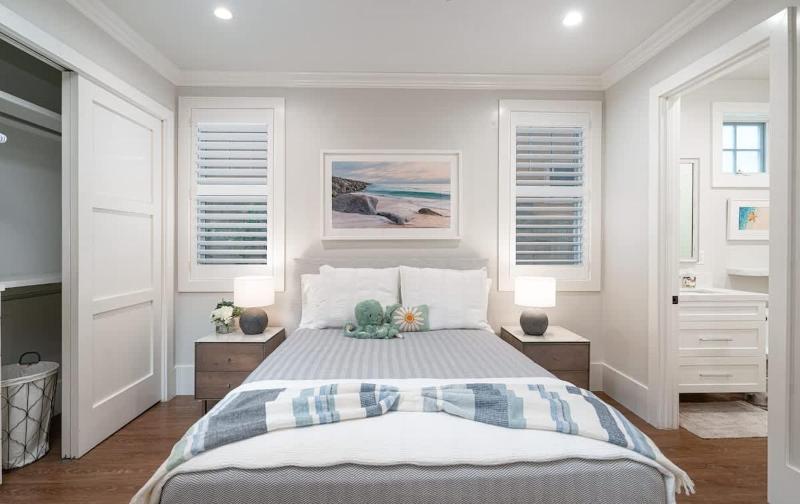 1225 W Balboa Blvd A & B - Coastal Luxury- Remodeled Duplex withRooftop Deck - image 8