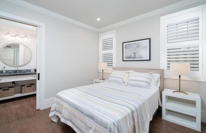 1225 W Balboa Blvd A & B - Coastal Luxury- Remodeled Duplex withRooftop Deck - image 43