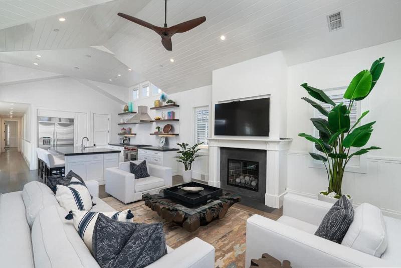 1225 W Balboa Blvd A & B - Coastal Luxury- Remodeled Duplex withRooftop Deck - image 40