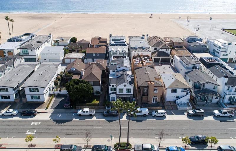 1225 W Balboa Blvd A & B - Coastal Luxury- Remodeled Duplex withRooftop Deck - image 36