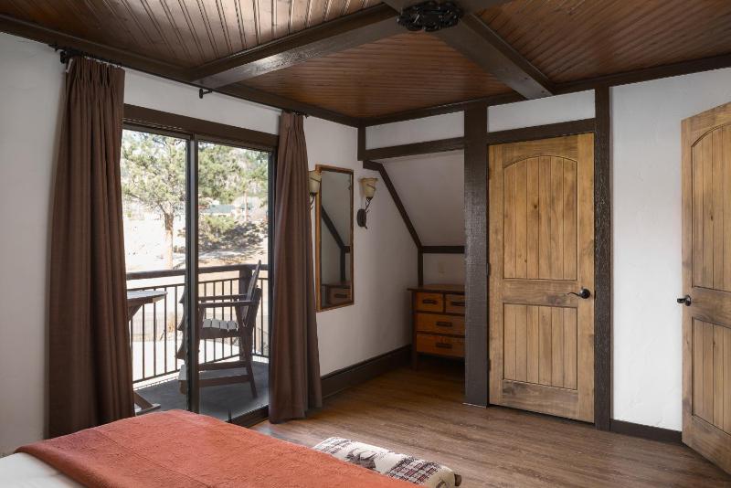 Two-Bedroom Cottage image 3