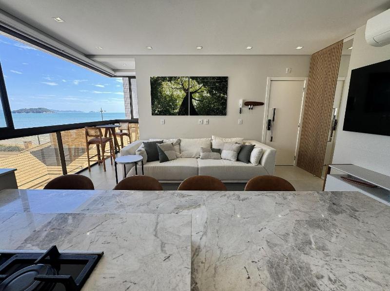 Bellagio Home apartamento de frente para o mar com uma vista incrível para a Praia de Palmas - image 17