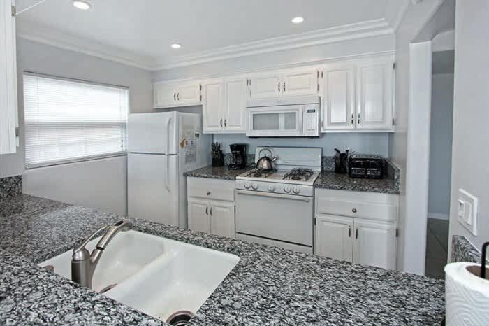 8-Bedroom Beachfront Triplex – Ideal for Extended apts - image 46