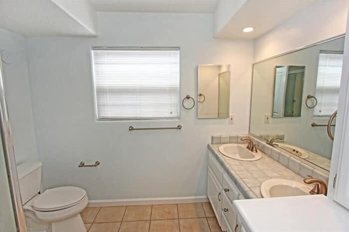 8-Bedroom Beachfront Triplex – Ideal for Extended apts - image 8
