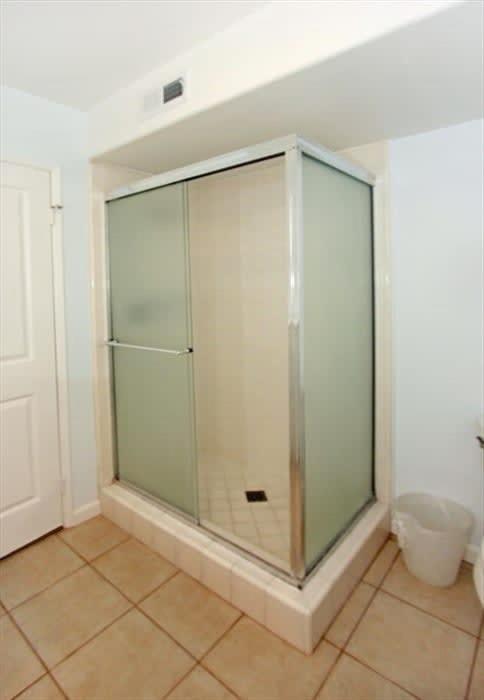 8-Bedroom Beachfront Triplex – Ideal for Extended apts - image 13