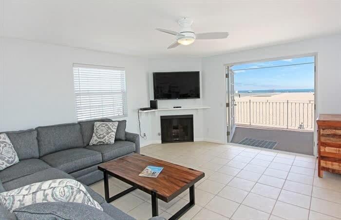 8-Bedroom Beachfront Triplex – Ideal for Extended apts - image 24