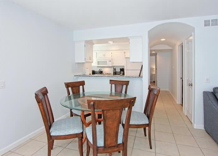 8-Bedroom Beachfront Triplex – Ideal for Extended apts - image 26