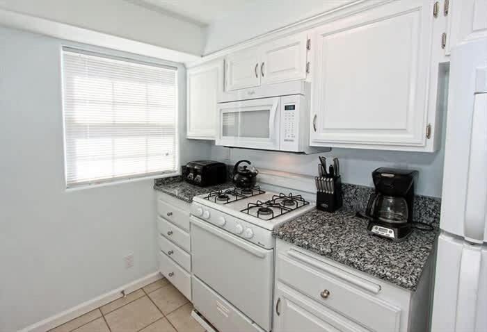 8-Bedroom Beachfront Triplex – Ideal for Extended apts - image 35