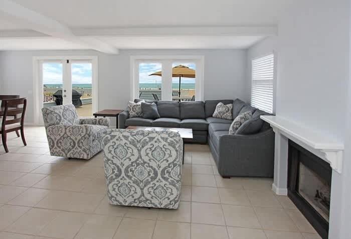 8-Bedroom Beachfront Triplex – Ideal for Extended apts - image 15