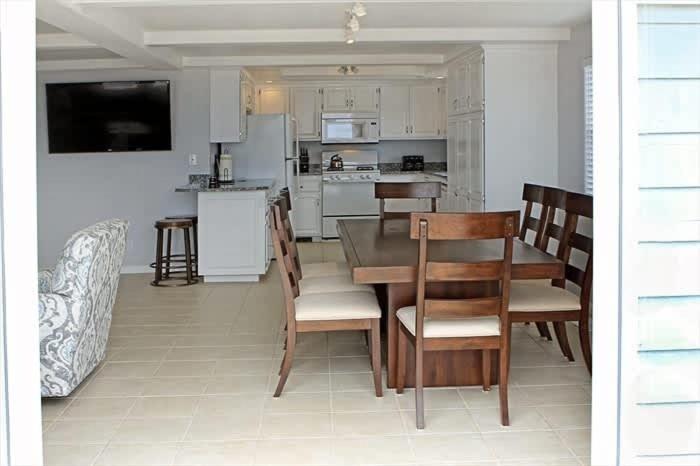 8-Bedroom Beachfront Triplex – Ideal for Extended apts - image 25