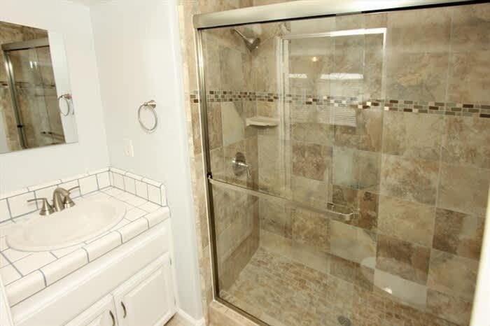 8-Bedroom Beachfront Triplex – Ideal for Extended apts - image 31