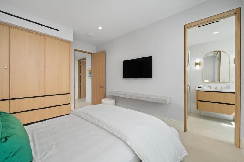 Elevated Coastal Living - Modern 3BR condo - image 29