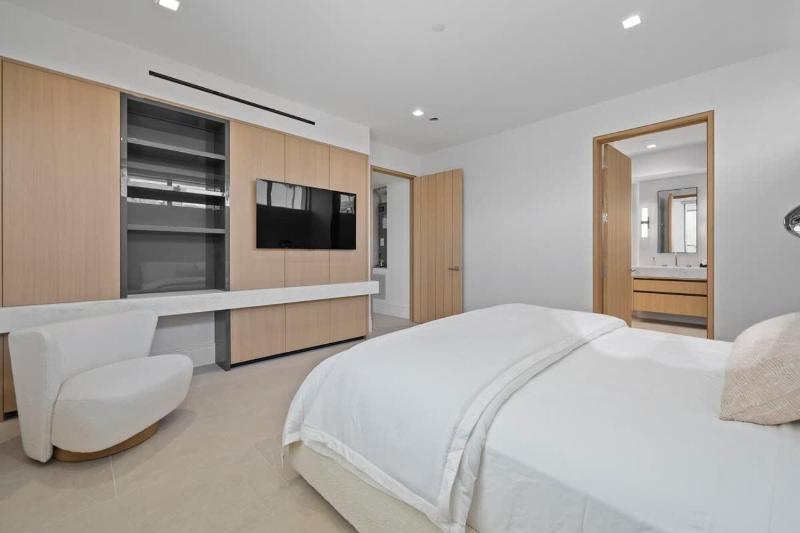 Elevated Coastal Living - Modern 3BR condo - image 11