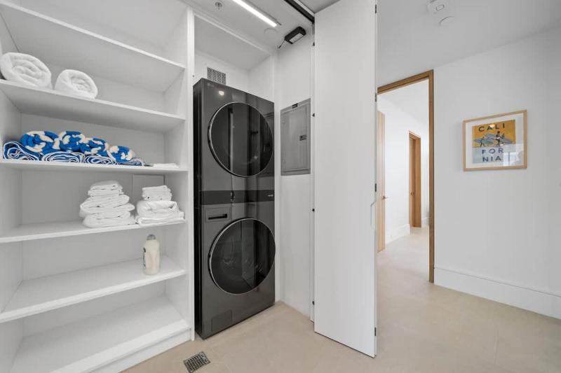Elevated Coastal Living - Modern 3BR condo - image 28