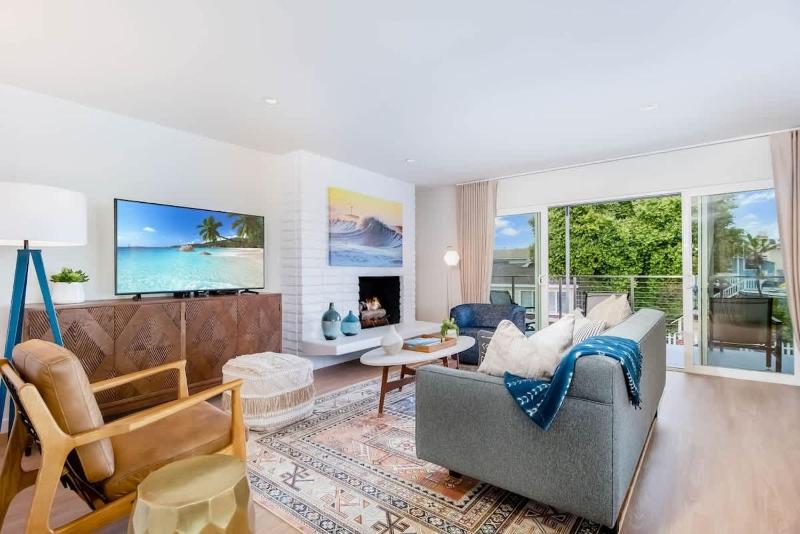 1225 Marine - Balboa Island Beauty – Updated Upper Unit Retreat - image 33
