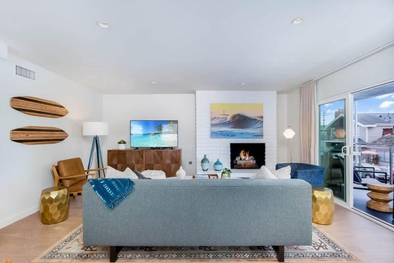 1225 Marine - Balboa Island Beauty – Updated Upper Unit Retreat - image 3