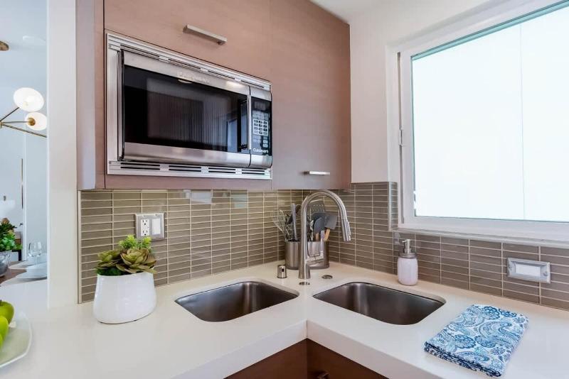 1225 Marine - Balboa Island Beauty – Updated Upper Unit Retreat - image 18