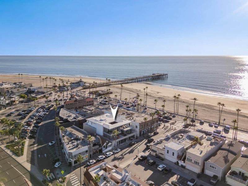 Elevated Coastal Living - Modern 3BR condo - image 15