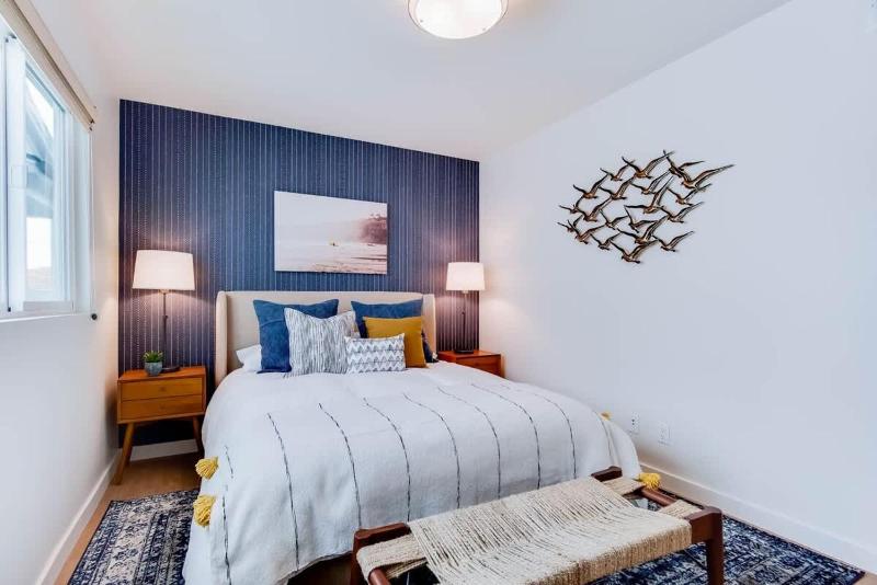 1225 Marine - Balboa Island Beauty – Updated Upper Unit Retreat - image 30