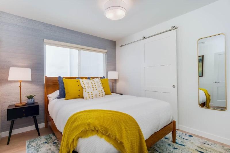 1225 Marine - Balboa Island Beauty – Updated Upper Unit Retreat - image 7