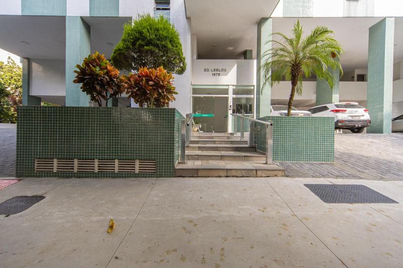Apto com Churrasqueira e Vaga a 200m da Praia - image 15
