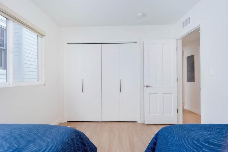 1225 Marine - Balboa Island Beauty – Updated Upper Unit Retreat - image 20