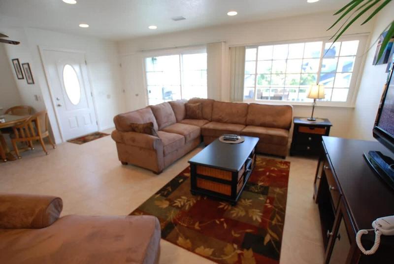 7 Bdr Duplex In The Heart Of The Peninsula- 121 home - image 2