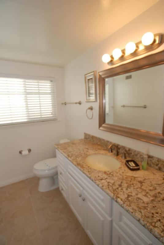 7 Bdr Duplex In The Heart Of The Peninsula- 121 home - image 3