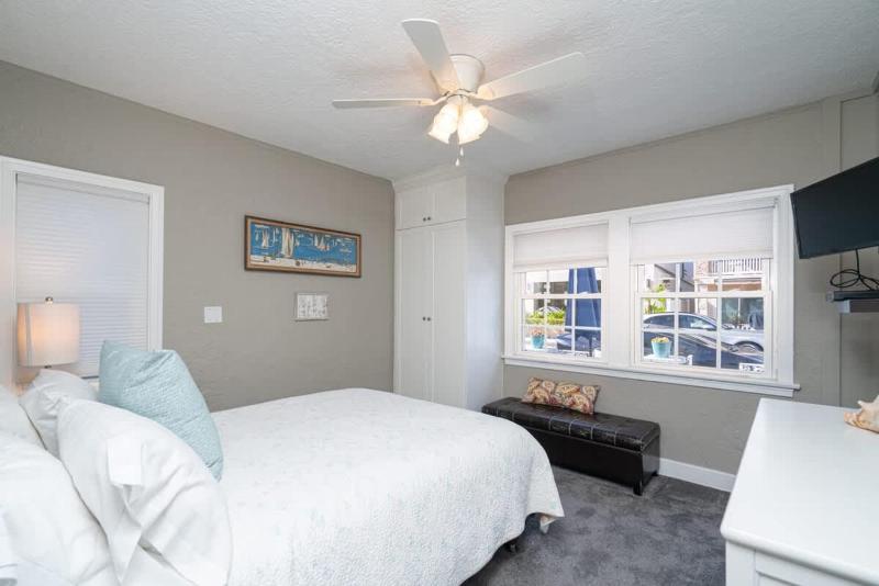 304 Ruby A & B - Charming Balboa Island Duplex - image 8