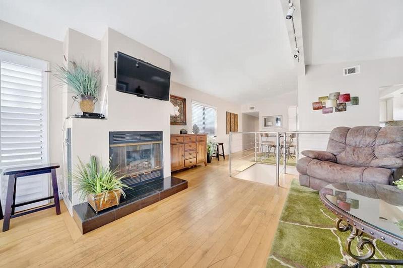 Contemporary Value Duplex with Rooftop Deck- 303 home - image 7