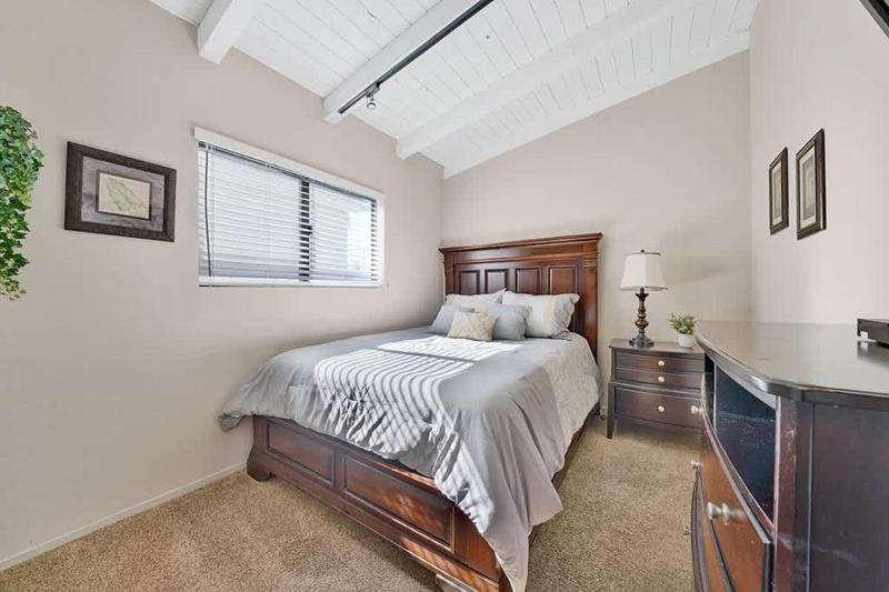 Contemporary Value Duplex with Rooftop Deck- 303 home - image 6