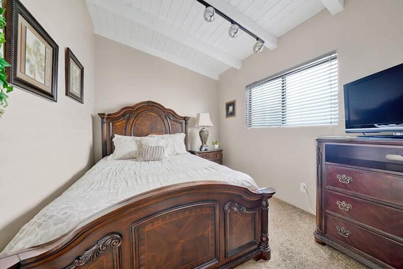 Contemporary Value Duplex with Rooftop Deck- 303 home - image 3