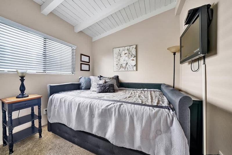 Contemporary Value Duplex with Rooftop Deck- 303 home - image 8