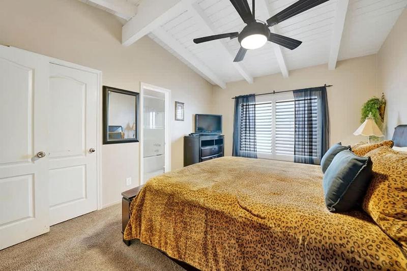 Contemporary Value Duplex with Rooftop Deck- 303 home - image 17