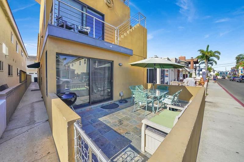 Contemporary Value Duplex with Rooftop Deck- 303 home - image 21