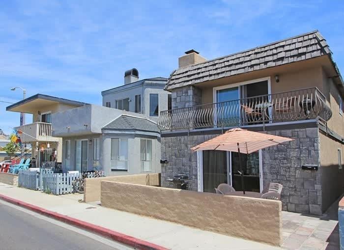 Location! Walk to beach grocery restaurants- home - image 1
