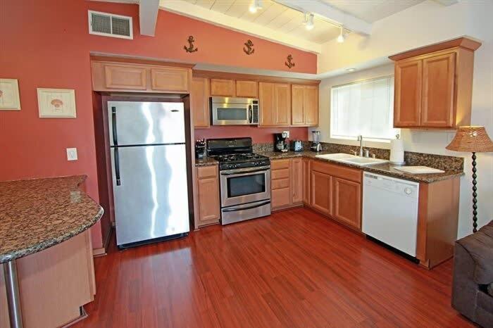Location! Walk to beach grocery restaurants- home - image 9