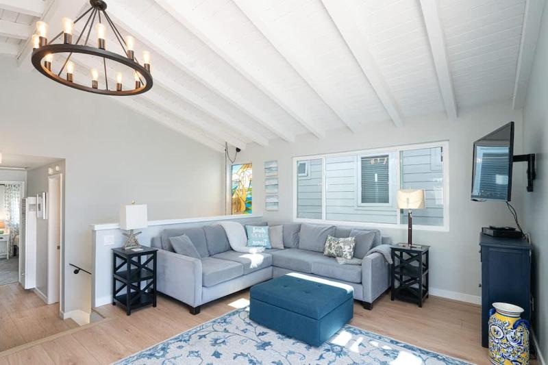 Balboa Island Charmer- 304 Ruby B home - image 8