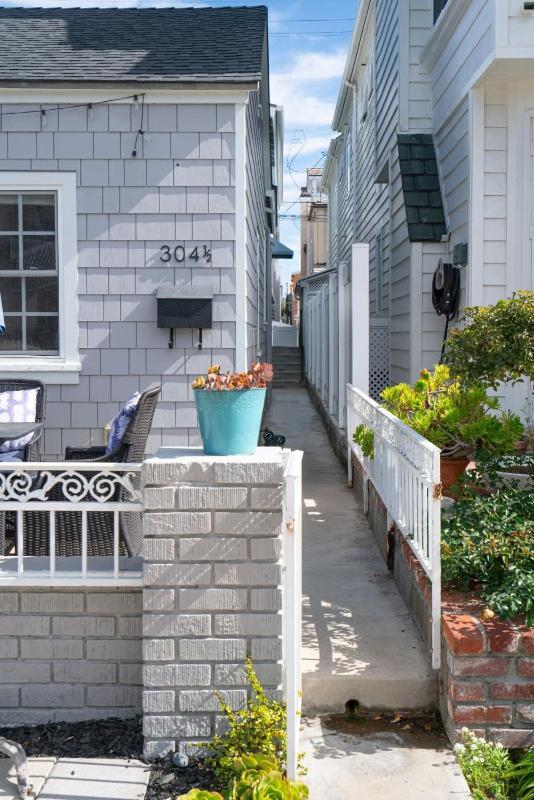 Balboa Island Charmer- 304 Ruby B home - image 7