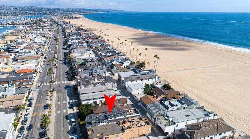 Coastal Luxury Retreat with Stunning Rooftop Deck townhouse - image 28