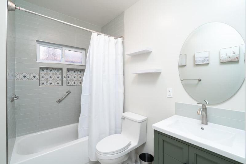 Balboa Island Charmer- 304 Ruby A home - image 14
