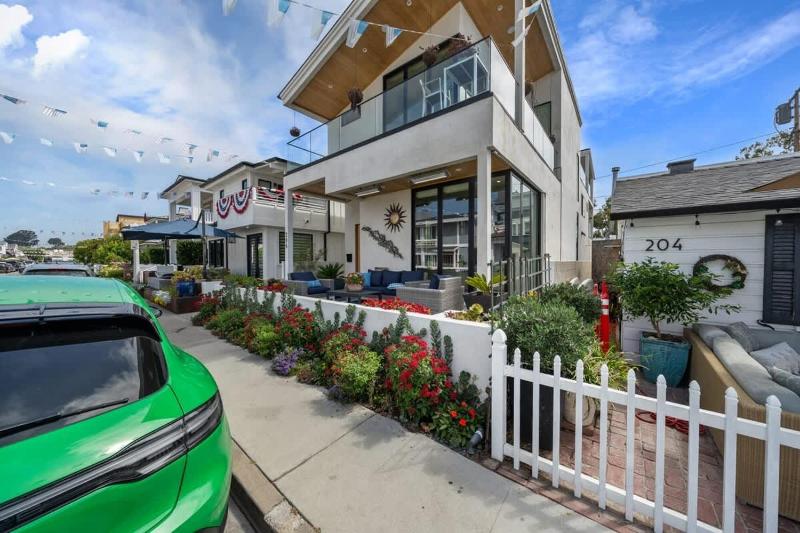Balboa Island Luxe home - image 24