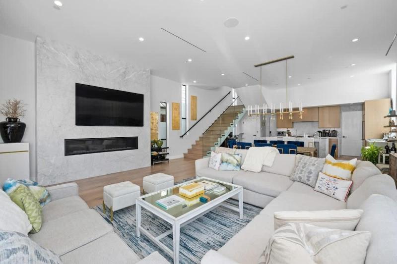 Balboa Island Luxe home - image 16