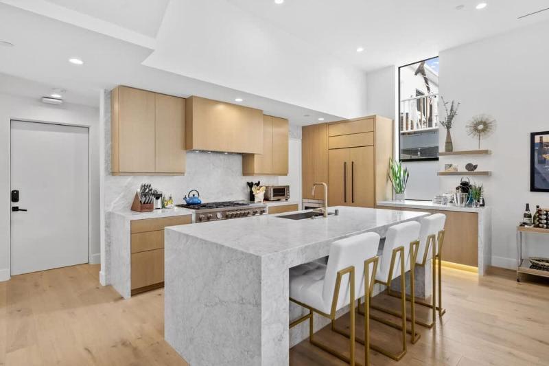 Balboa Island Luxe home - image 14