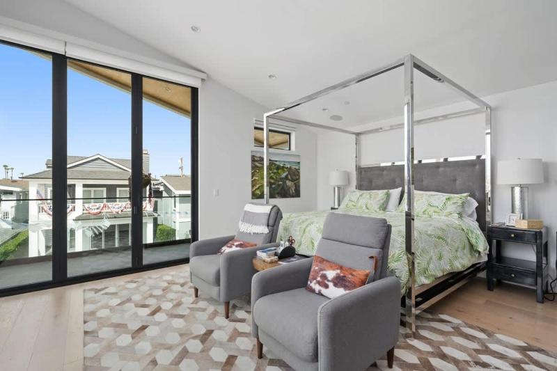 Balboa Island Luxe home - image 17
